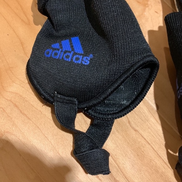✏️🆓 with $20+ purchase Adidas Soccer Shin Pads - Men’s size L - Picture 10 of 15